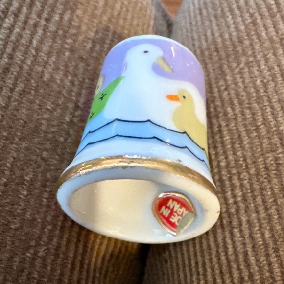 Vintage Thimble Bundle of a Patriotic Metal and Duck Themed Ceramic Thimble - Picture 3 of 8